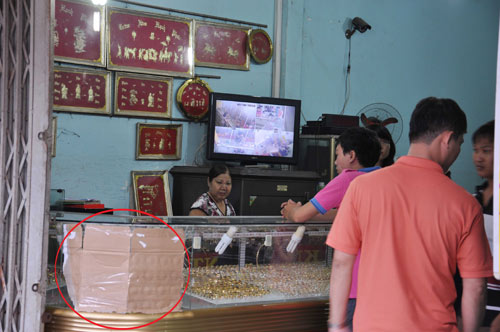 Cướp tiệm vàng 30 giây: Người thứ 3 bí ẩn - 2