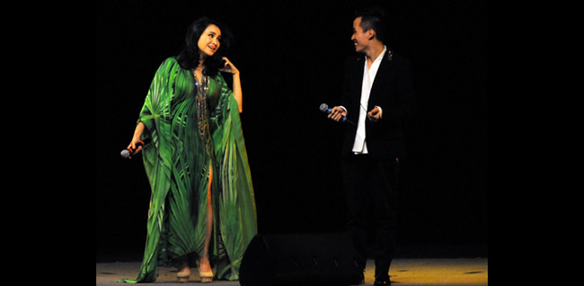 Còn nhớ năm ngoài, trong chương trình Cầm tay mùa hè, Thanh Lam gây bất ngờ với bộ trang phục hình lá cọ nổi bật trên sân khấu.
