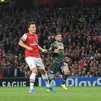 Bóng đá - Ozil thi đấu chói sáng trước Napoli