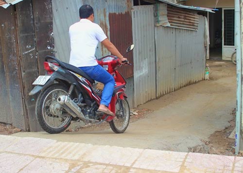 Bắc thang leo lên nhà ở con đường đẹp nhất TPHCM - 11