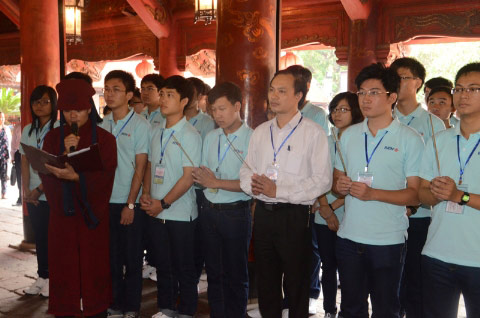 Tuyên dương 57 thủ khoa và HS đoạt giải Olympic - 2