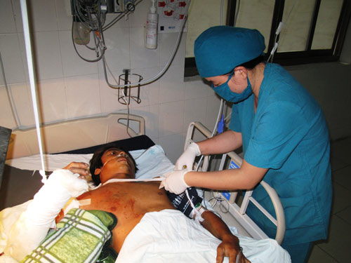 Nối thành công cánh tay đứt lìa sát nách - 2