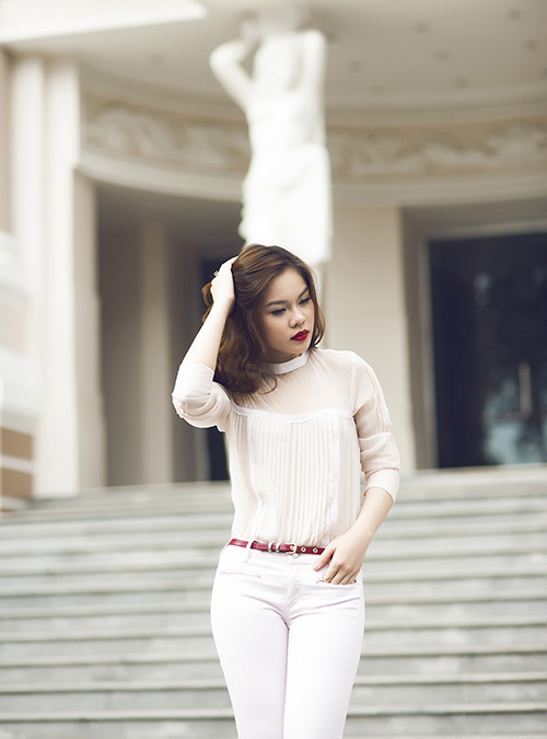 “Tình cũ Hà Dũng” kín đáo gợi cảm - 5