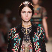 Xu hướng thời trang - Nữ danh ca xinh đẹp của Valentino