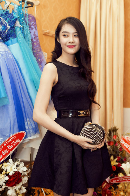 Đầm váy nữ cổ yếm đính cườm xòe kết nơ lưng cute, sang chảnh cho các nàng  diện đi chơi, dự tiệc | Shopee Việt Nam