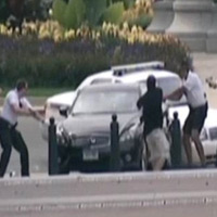 Tin tức trong ngày - Video vụ đuổi bắn ôtô lao vào Nhà Trắng