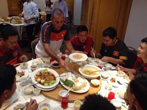 “Món quà” ý nghĩa cho U19 Việt Nam - 2