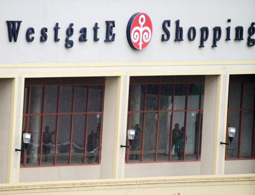 Khủng bố Kenya: Quân đội chỉ lo hôi của - 2