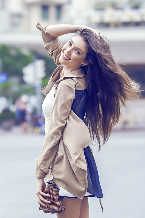 Miss Global gợi cảm trên phố Sài Gòn - 8