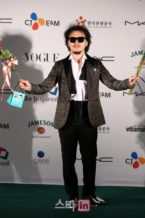 Mỹ nhân Hàn khoe vai trần quyến rũ - 9