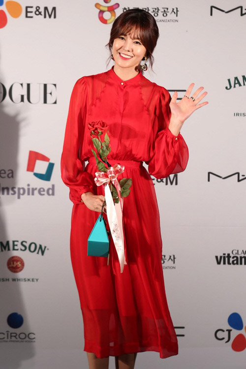 Mỹ nhân Hàn khoe vai trần quyến rũ - 12