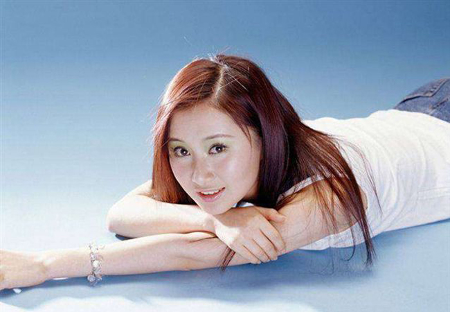 Thư Sướng bắt đầu với nghiệp diễn từ năm 5 tuổi.
