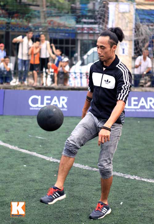 Trầm trồ với cao thủ “Thử thách tâng bóng” - 12