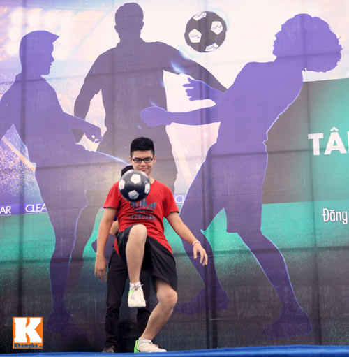Trầm trồ với cao thủ “Thử thách tâng bóng” - 10