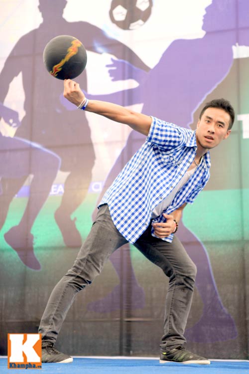 Trầm trồ với cao thủ “Thử thách tâng bóng” - 6