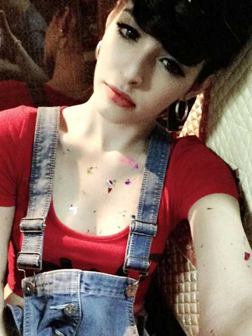 Son phấn quá tay, hot girl Việt bị chê già - 5