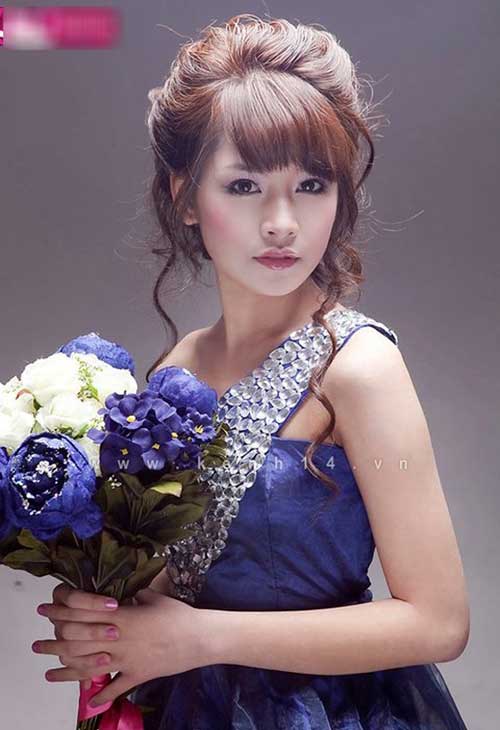 Son phấn quá tay, hot girl Việt bị chê già - 9