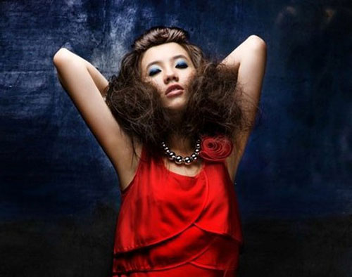 Son phấn quá tay, hot girl Việt bị chê già - 6