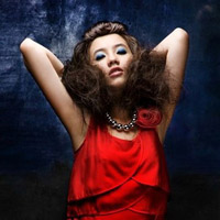 Bạn trẻ - Cuộc sống - Son phấn quá tay, hot girl Việt bị chê già