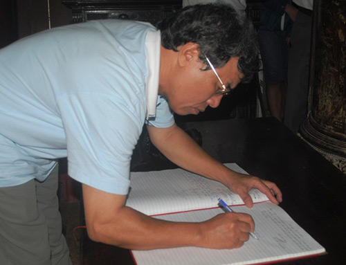 Người dân quê nhà đến tiễn biệt Đại tướng - 9