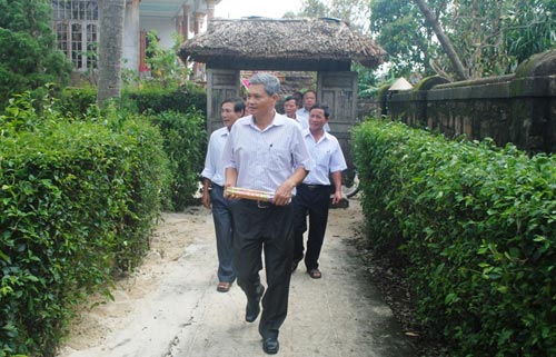 Người dân quê nhà đến tiễn biệt Đại tướng - 4