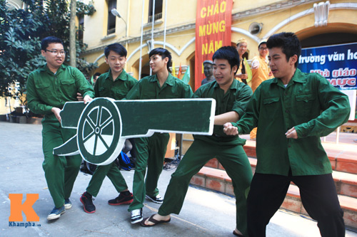 Học sinh Thủ đô tái hiện trận Điện Biên Phủ - 7