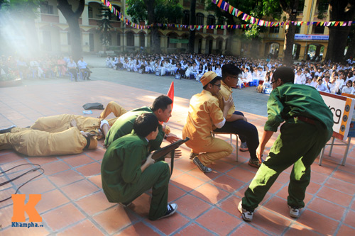 Học sinh Thủ đô tái hiện trận Điện Biên Phủ - 8