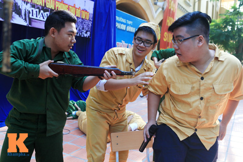 Học sinh Thủ đô tái hiện trận Điện Biên Phủ - 9