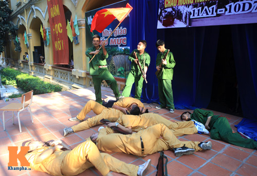 Học sinh Thủ đô tái hiện trận Điện Biên Phủ - 10