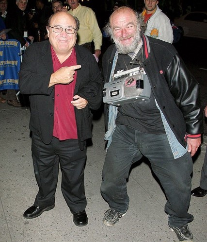 Người vô gia cư "thân" toàn sao cỡ bự - 4