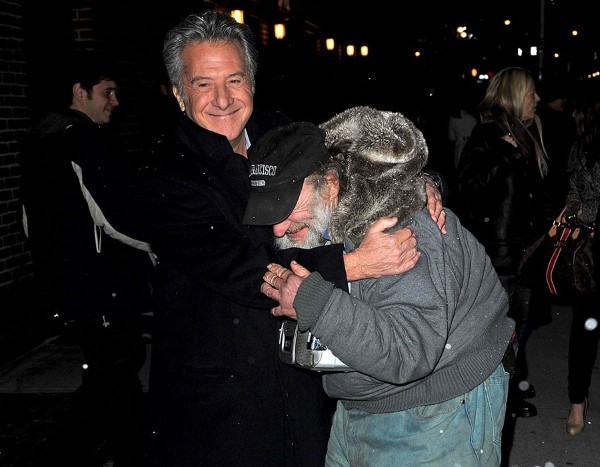 Người vô gia cư "thân" toàn sao cỡ bự - 8