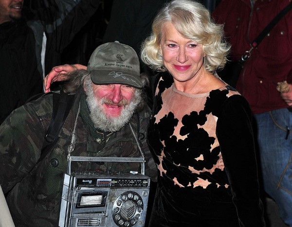 Người vô gia cư "thân" toàn sao cỡ bự - 9