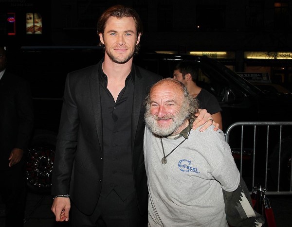 Người vô gia cư "thân" toàn sao cỡ bự - 5