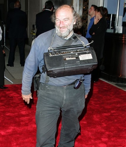 Người vô gia cư "thân" toàn sao cỡ bự - 2