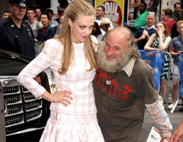 Người vô gia cư "thân" toàn sao cỡ bự - 7