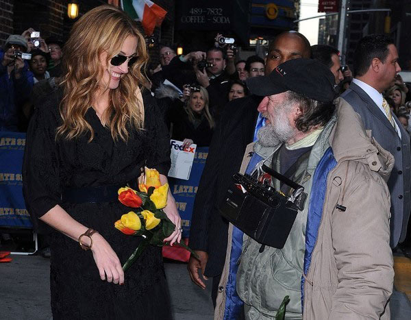 Người vô gia cư "thân" toàn sao cỡ bự - 10