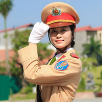 Bạn trẻ - Cuộc sống - Xinh đẹp như nữ sinh Cảnh sát giao thông