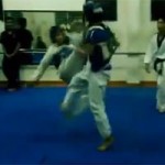 Thể thao - Cú đá K.O rợn người của Taekwondo Việt