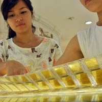 Kinh doanh - Giá vàng và USD lại “rủ nhau” đi xuống