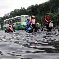 Tin tức trong ngày - Dân Sài Gòn lại khốn khổ vì "phố thành sông"
