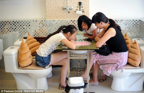 Nhà hàng toilet hút khách không tưởng - 9