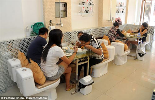 Nhà hàng toilet hút khách không tưởng - 10