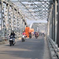 Tin tức trong ngày - Sập giàn giáo khi sửa cầu, 1 người nguy kịch