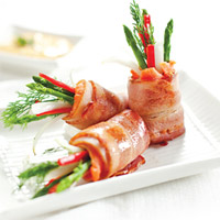 Ẩm thực - Cá hồi cuộn măng tây