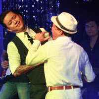 Ca nhạc - MTV - Tuấn Hưng ngỡ ngàng khi bị "cướp míc"