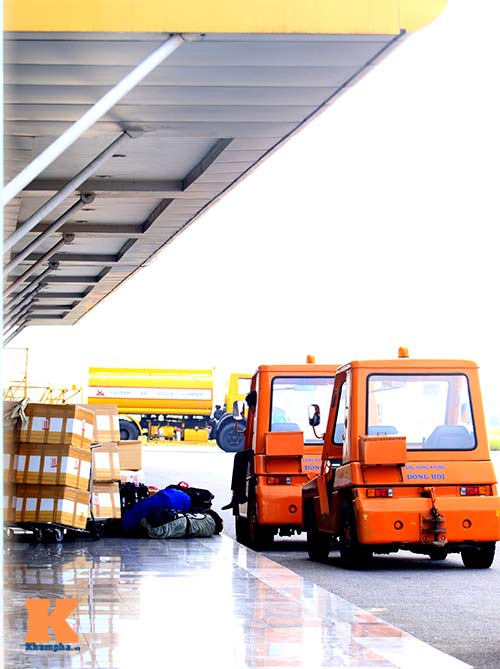 Linh xa tại sân bay Quảng Bình đón Đại tướng - 9