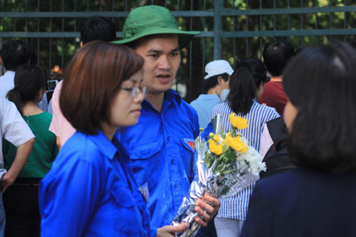 Hết ngày viếng, dân vẫn đổ về nhà Đại tướng - 6