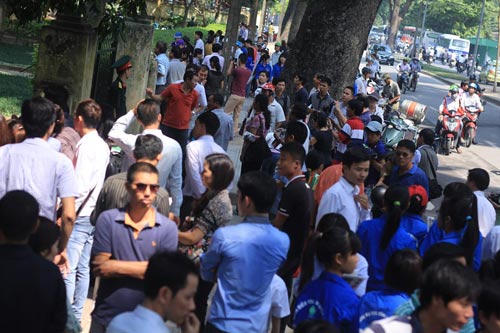 Hết ngày viếng, dân vẫn đổ về nhà Đại tướng - 2