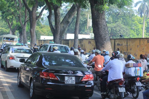 Hết ngày viếng, dân vẫn đổ về nhà Đại tướng - 4