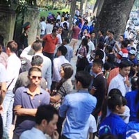 Tin tức trong ngày - Hết ngày viếng, dân vẫn đổ về nhà Đại tướng